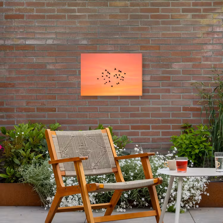 Zwerm - Vogels - Oranje Tuinposter op houten frame 2 cm dik klein -sfeer3