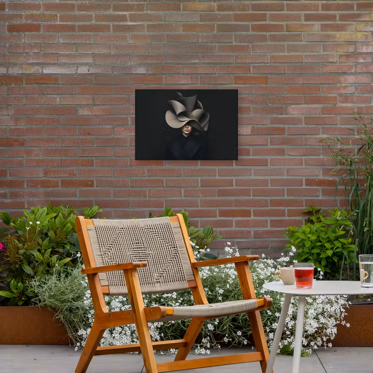 Zwarte - Hoed - Vrouw Tuinposter op houten frame 2 cm dik klein -sfeer3