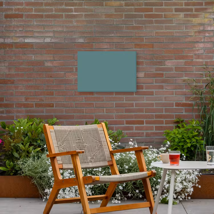 Serene - Teal - Blauw Tuinposter op houten frame 2 cm dik klein 845 -sfeer3