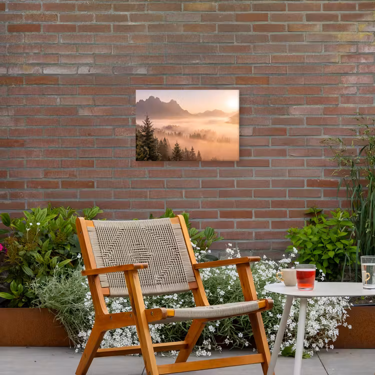 Zonlicht - Mist - Bergen - Bomen Tuinposter op houten frame 2 cm dik klein -sfeer3