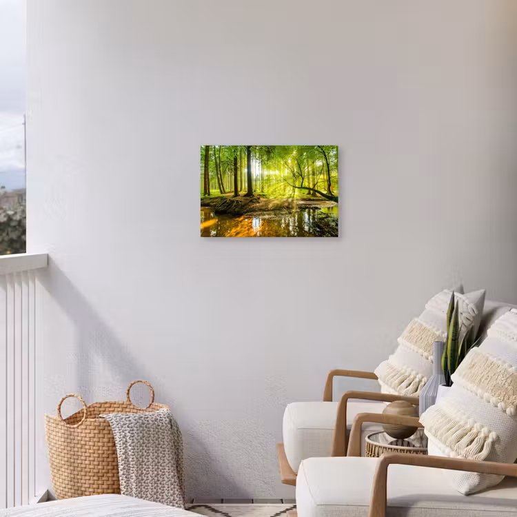 Zonnestralen in een groen bos Tuinposter op houten frame 2 cm dik klein -sfeer1