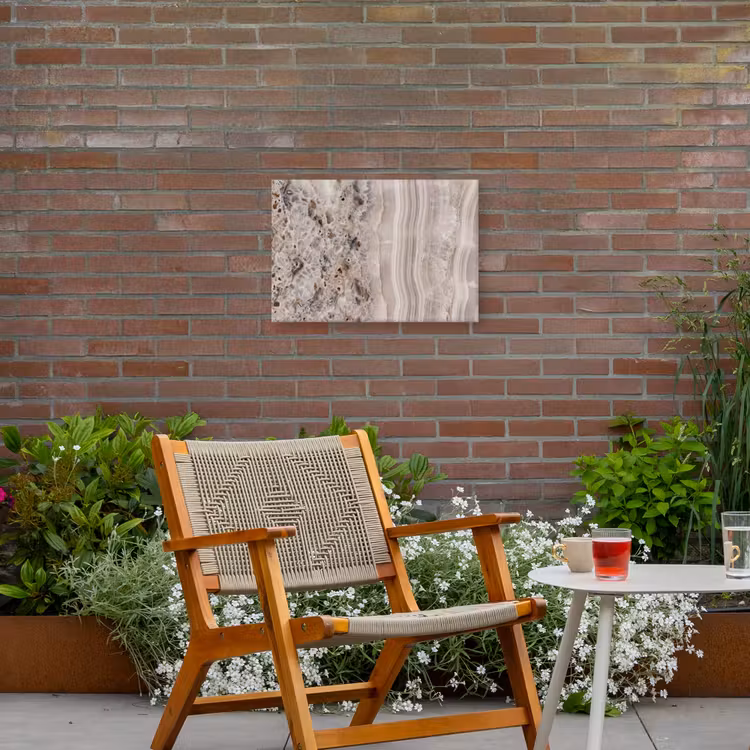 Steen - Textuur - Abstract - Beige - Wit Tuinposter op houten frame 2 cm dik klein -sfeer3