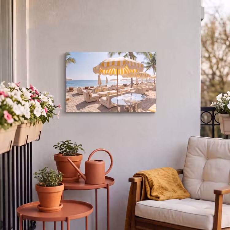 Strand - Ligbedden - Vakantie - Modern - Geel Tuinposter op houten frame 2 cm dik klein -sfeer1