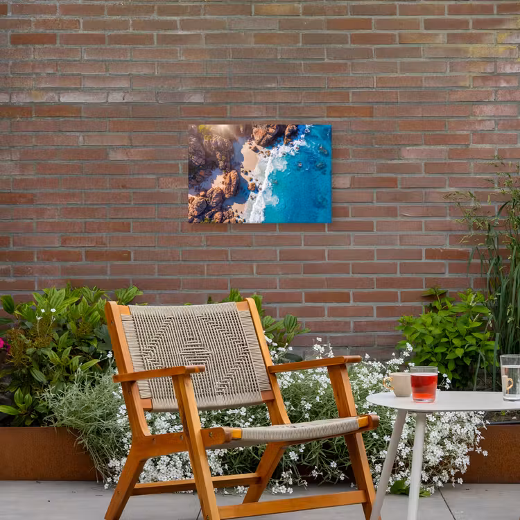 Strand - Zee - Rotsen - Natuur - Blauw Tuinposter op houten frame 2 cm dik klein -sfeer3