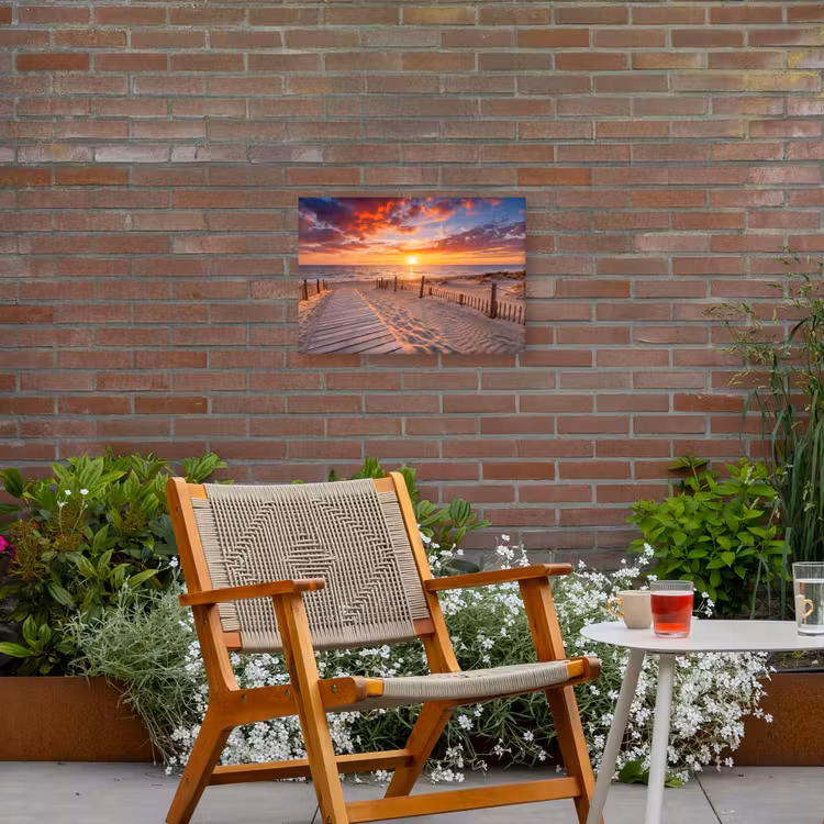 Strand - Zonsondergang - Zee - Natuur - Oranje Tuinposter op houten frame 2 cm dik klein -sfeer3