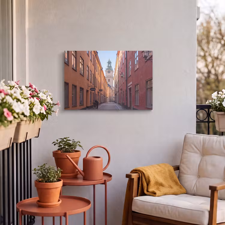 Straat - Klokkentoren - Stad - Architectuur - Historisch Tuinposter op houten frame 2 cm dik klein -sfeer1