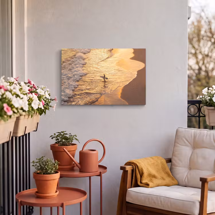 Surfer - Strand - Zonsondergang - Oceaan - Goud Tuinposter op houten frame 2 cm dik klein -sfeer1