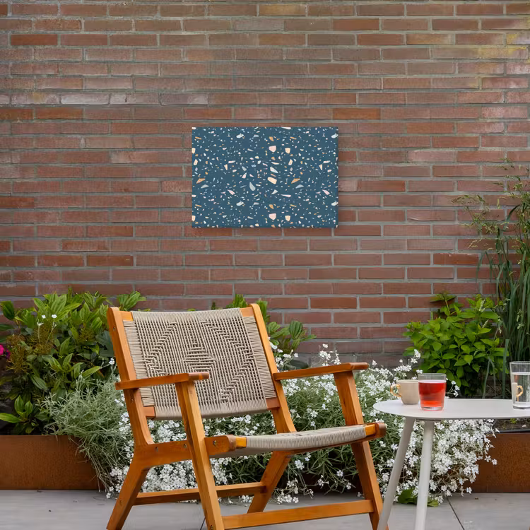 Terrazzo - Patroon - Kleurrijk - Diep blauw Tuinposter op houten frame 2 cm dik klein 845 -sfeer3