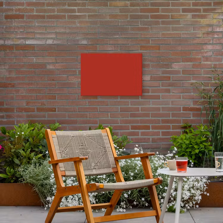 Deep - Crimson - Rood Tuinposter op houten frame 2 cm dik klein 845 -sfeer3
