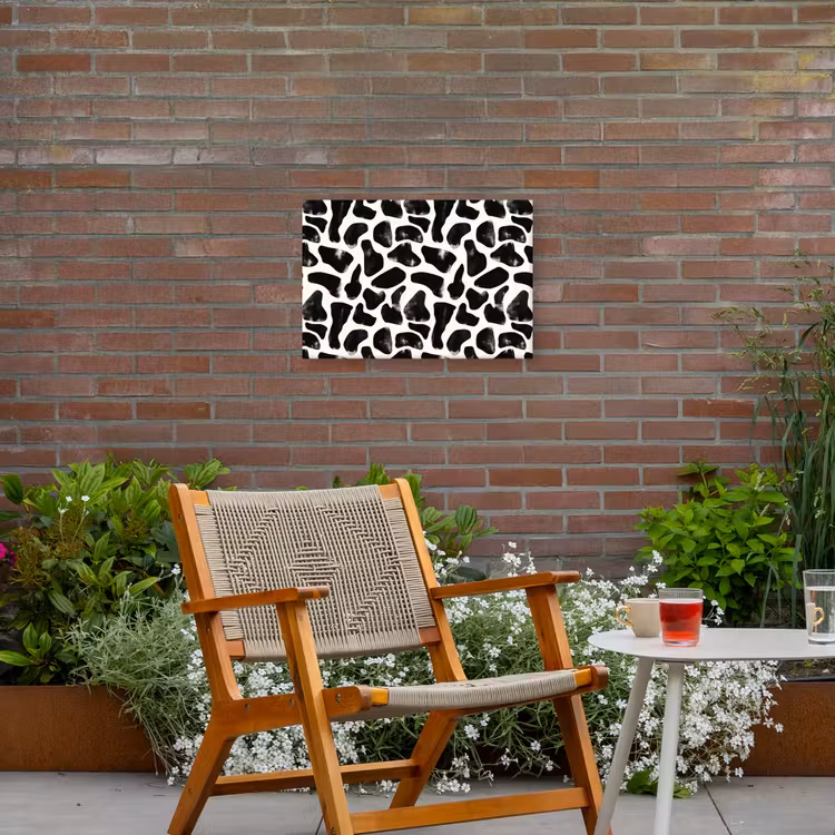 Dierenpatroon - Vlekken - Zwart - Wit Tuinposter op houten frame 2 cm dik klein 845 -sfeer3