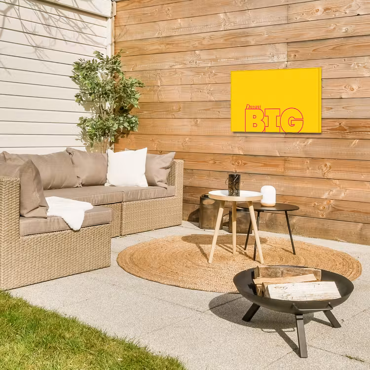 Dream big - Geel - Grafisch Tuinposter op houten frame 2 cm dik klein -sfeer2