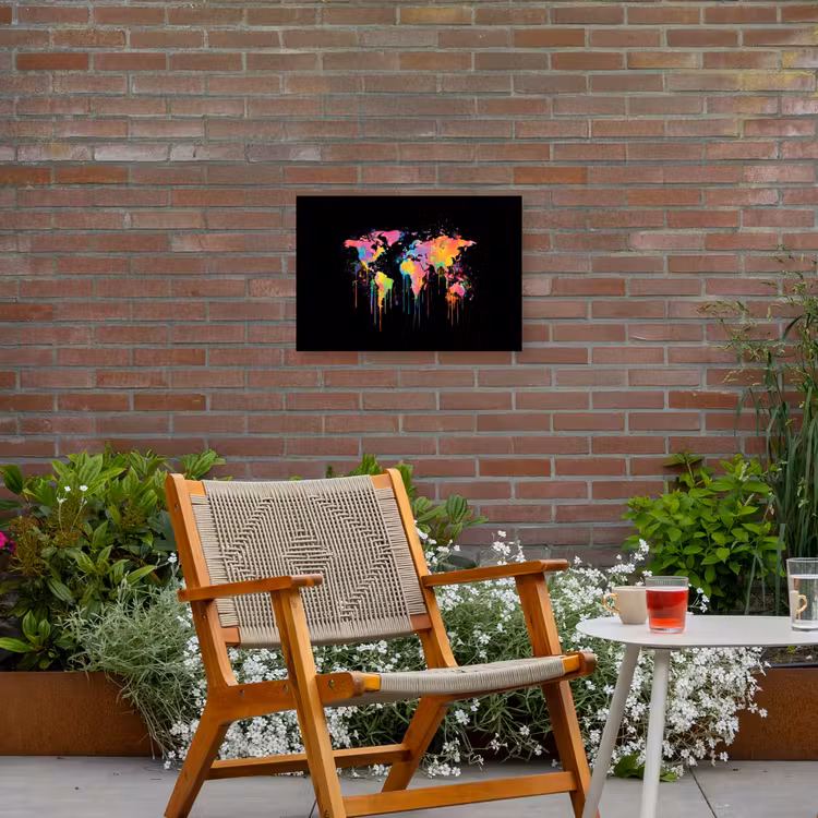 Druipen - Wereldkaart - Kleurrijk - Verticaal Tuinposter op houten frame 2 cm dik klein -sfeer3