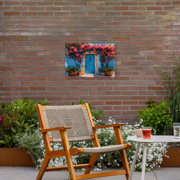Deur - Hout - Bloemen - Blauw Tuinposter op houten frame 2 cm dik klein -sfeer3