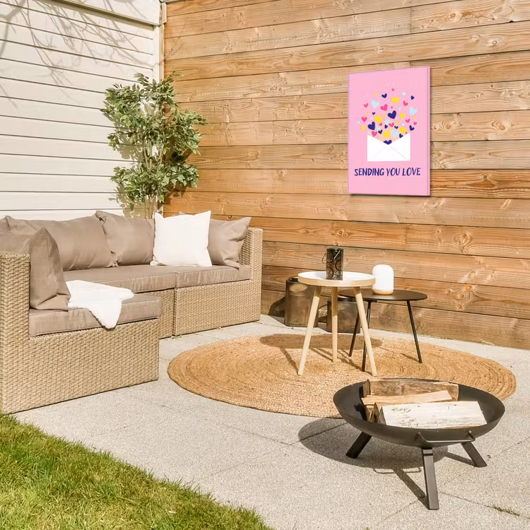 Envelop - Love - Hartjes - Valentijn Tuinposter op houten frame 2 cm dik klein -sfeer2