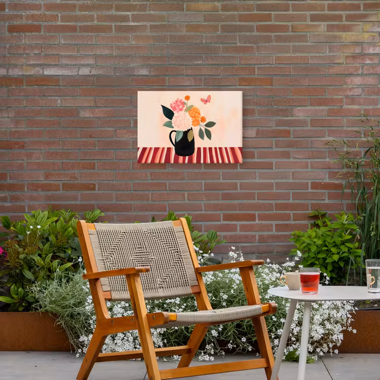 Vaas - Bloemen - Vlinder - Rood Tuinposter op houten frame 2 cm dik klein -sfeer3