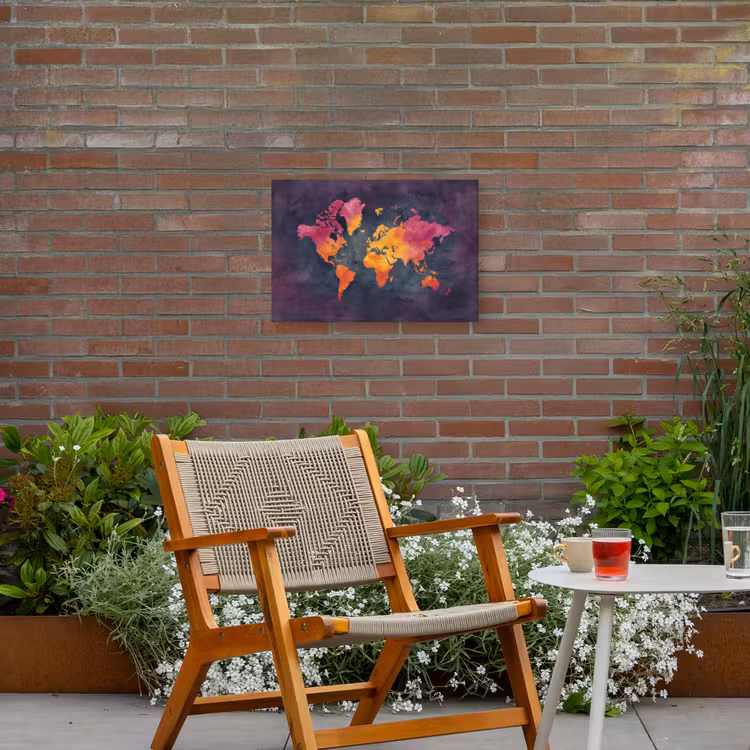 Paars - Warm - Wereldkaart Tuinposter op houten frame 2 cm dik klein -sfeer3
