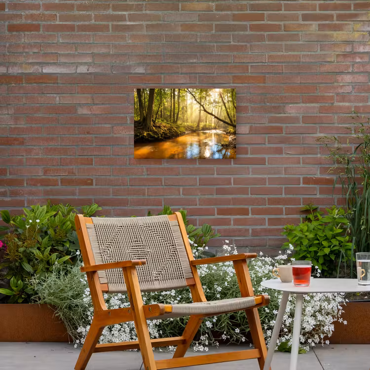 Bos - Beek - Zonlicht - Natuur - Groen Tuinposter op houten frame 2 cm dik klein -sfeer3