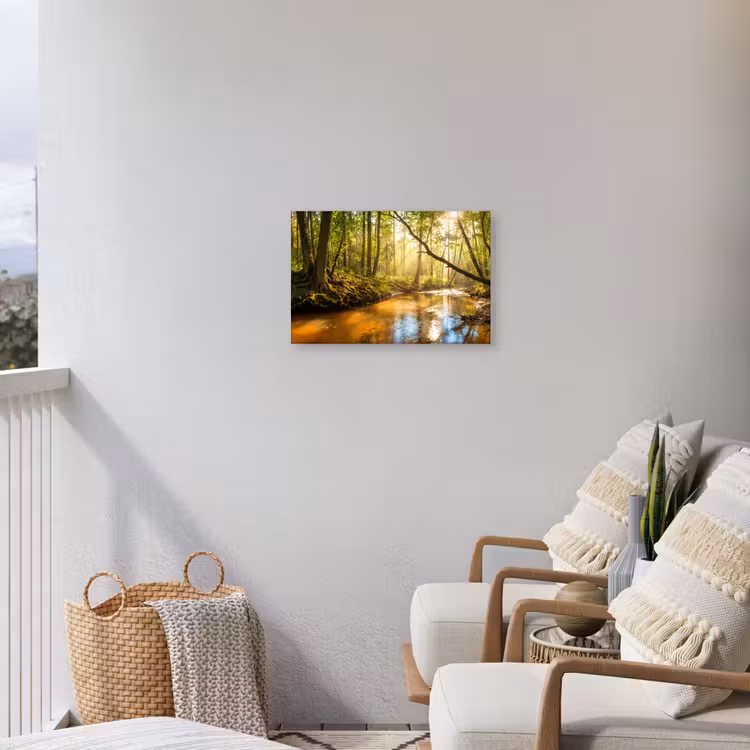 Bos - Beek - Zonlicht - Natuur - Groen Tuinposter op houten frame 2 cm dik klein -sfeer1