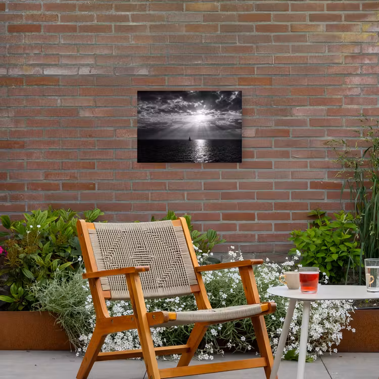 Water - Boot - Lucht - Natuur - Zwart-wit Tuinposter op houten frame 2 cm dik klein -sfeer3