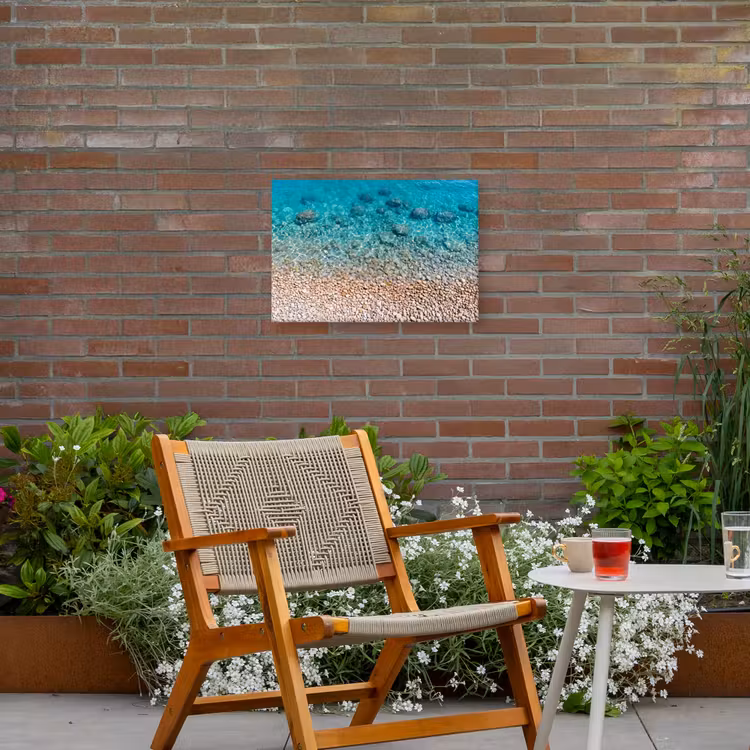 Water - Kiezels - Natuur - Levendig - Turkoois Tuinposter op houten frame 2 cm dik klein -sfeer3