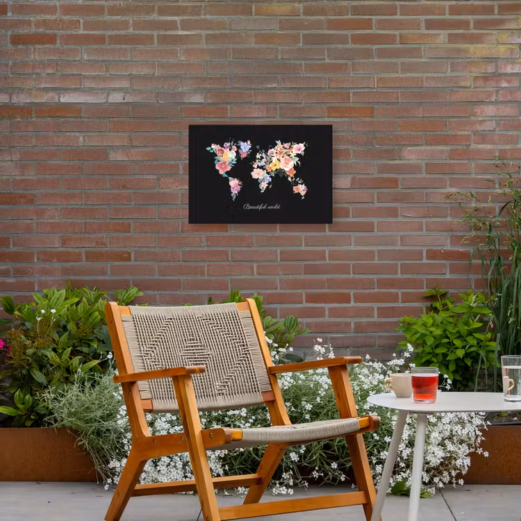 Wereldkaart - Bloemen - Pastelkleuren Tuinposter op houten frame 2 cm dik klein -sfeer3