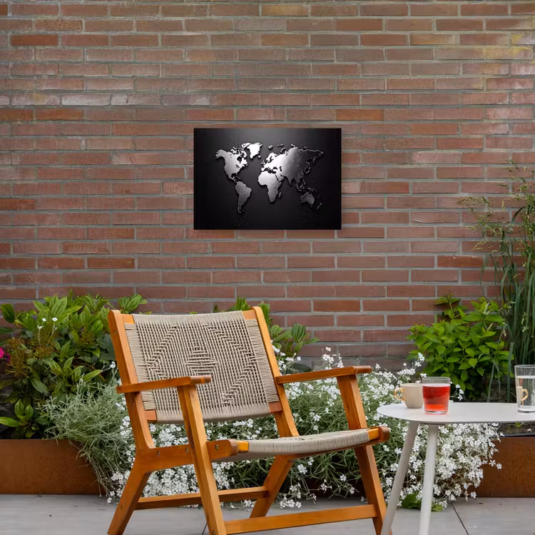 Wereldkaart - Chrome - Zilver - Zwart Tuinposter op houten frame 2 cm dik klein -sfeer3
