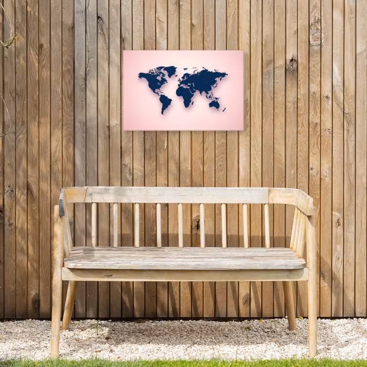 Wereldkaart - Simpel - Roze - Blauw Tuinposter op houten frame 2 cm dik klein -sfeer4