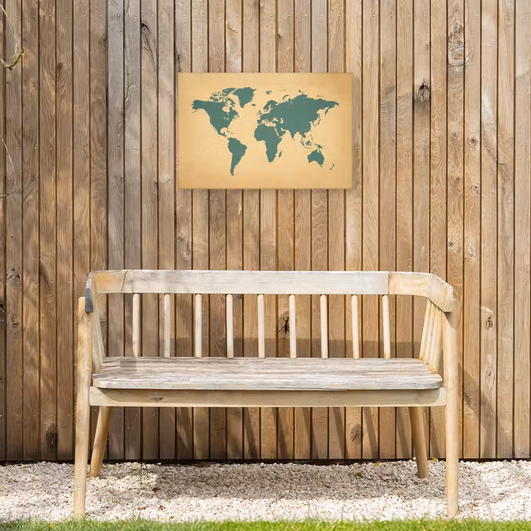 Wereldkaart - Egaal groen - Minimalistisch Tuinposter op houten frame 2 cm dik klein -sfeer4