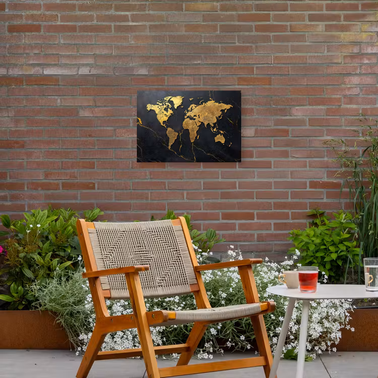 Wereldkaart - Fijne gravures - Marmer Tuinposter op houten frame 2 cm dik klein -sfeer3