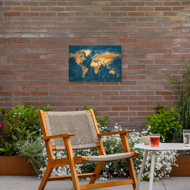 Wereldkaart - Goud - Oceaanblauw Tuinposter op houten frame 2 cm dik klein -sfeer3