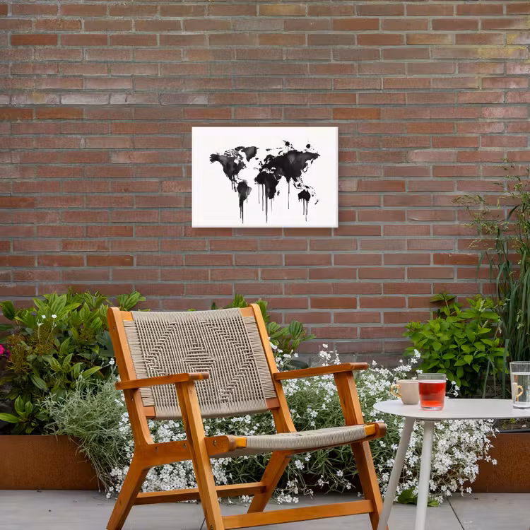 Wereldkaart - Graffiti - Zwart Tuinposter op houten frame 2 cm dik klein -sfeer3