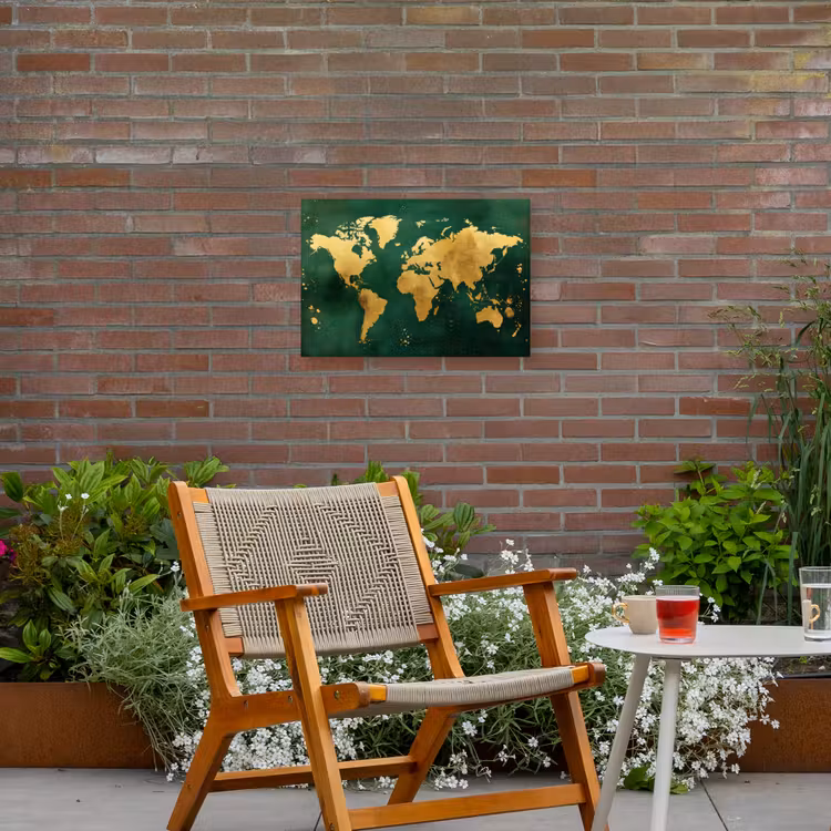 Wereldkaart - Groen - Goud Tuinposter op houten frame 2 cm dik klein -sfeer3