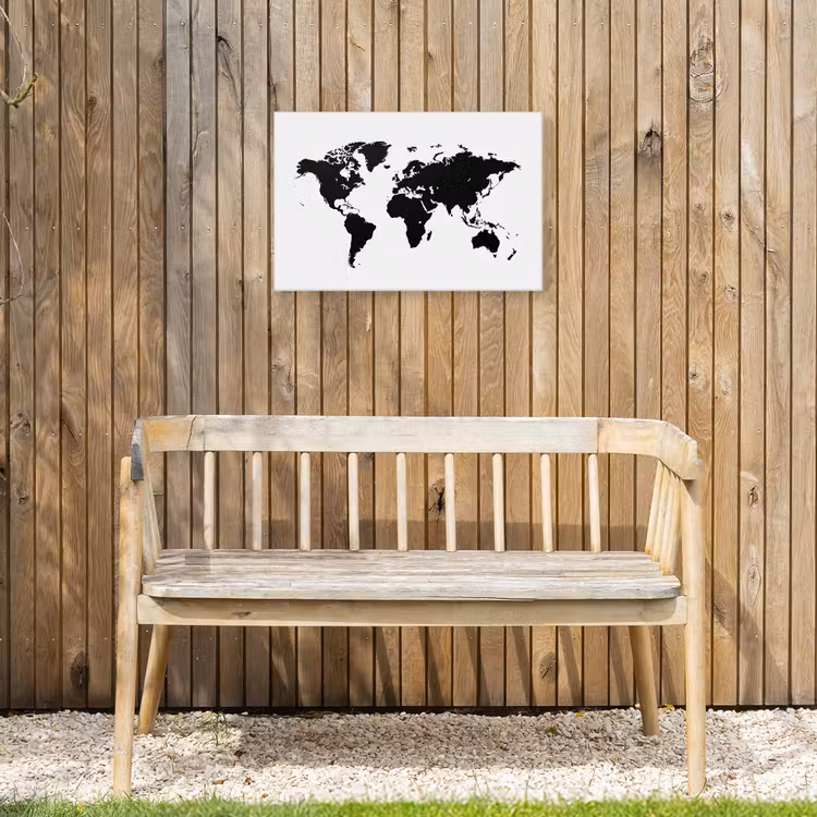 Wereldkaart - Contrast - Zwart - Wit Tuinposter op houten frame 2 cm dik klein -sfeer4