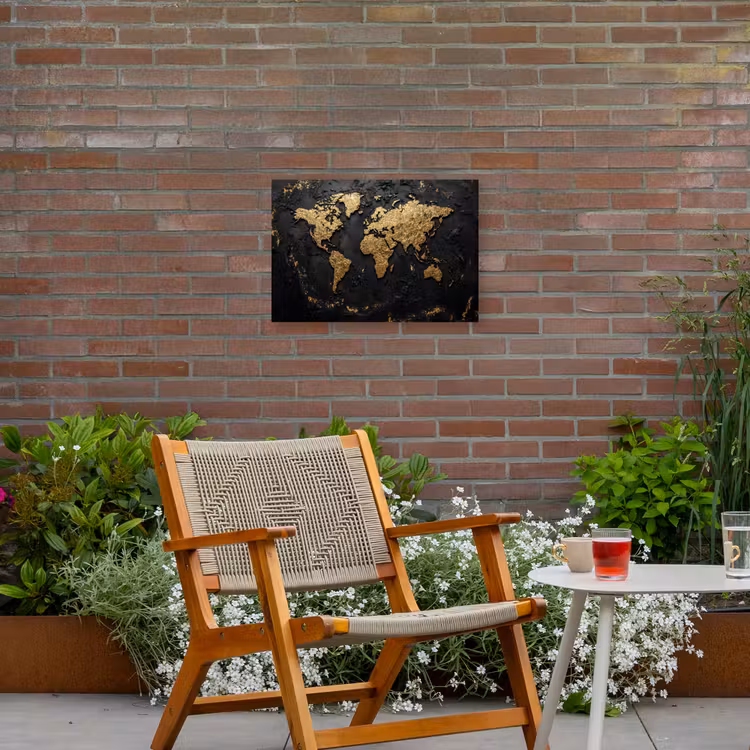 Wereldkaart - Korrelige textuur - Subtiel Tuinposter op houten frame 2 cm dik klein -sfeer3