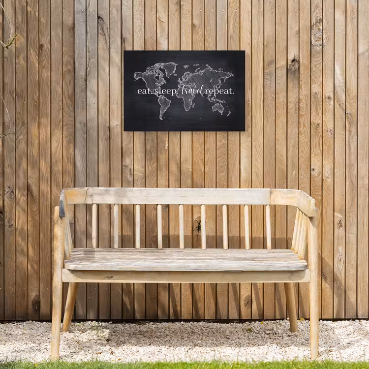 Wereldkaart - Krijt - Quote - Zwart Tuinposter op houten frame 2 cm dik klein -sfeer4