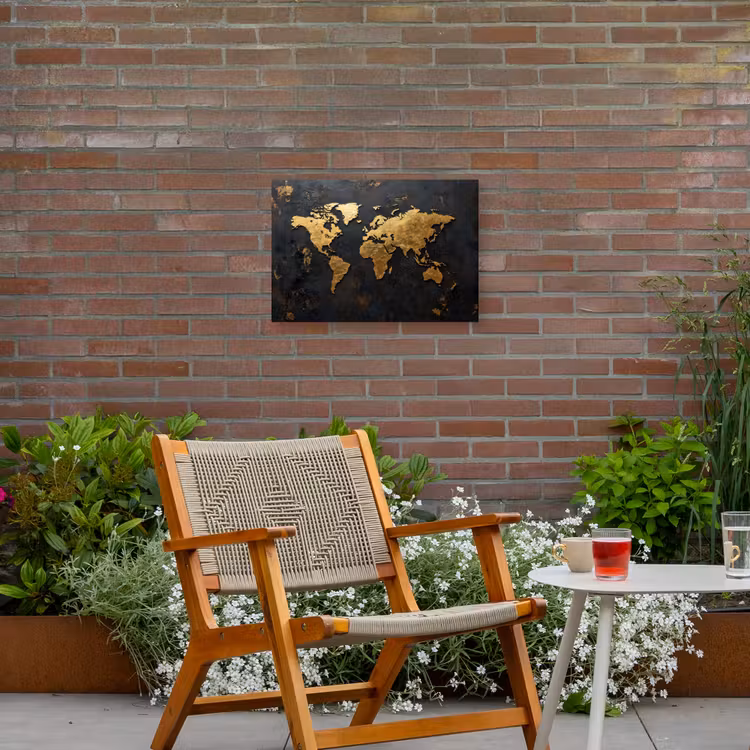 Wereldkaart - Artistiek - Zwart Tuinposter op houten frame 2 cm dik klein -sfeer3