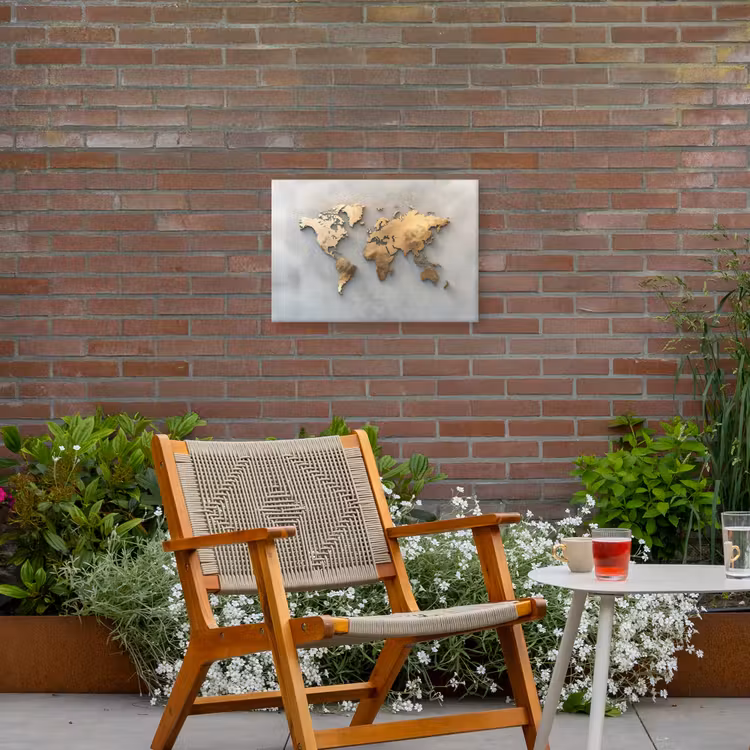 Wereldkaart - Metaal - Grijs Tuinposter op houten frame 2 cm dik klein -sfeer3