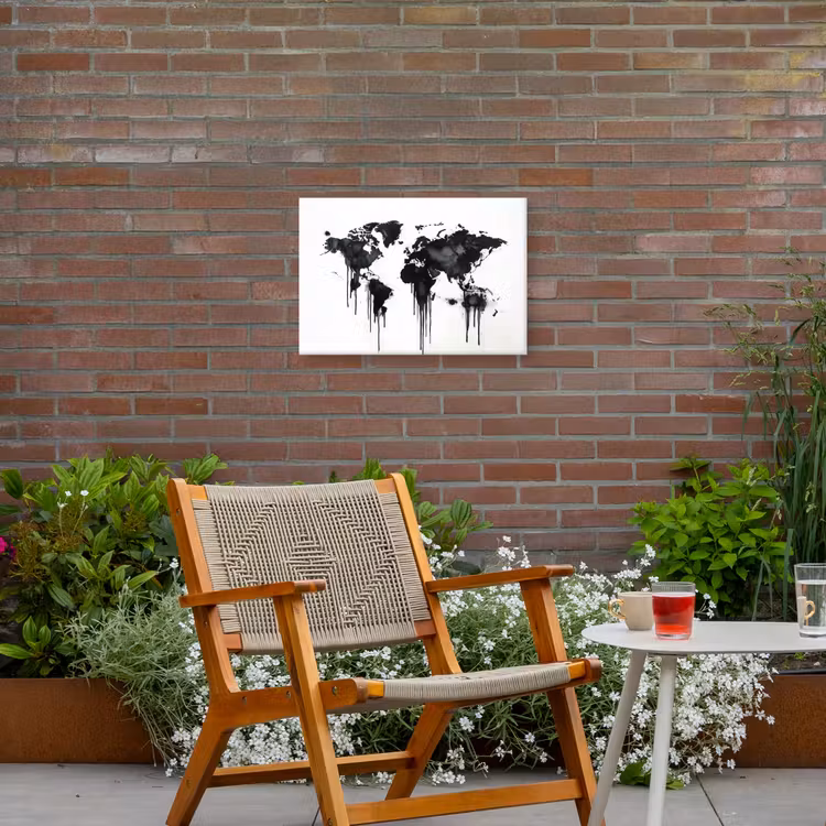 Wereldkaart - Minimalistisch - Graffiti Tuinposter op houten frame 2 cm dik klein -sfeer3