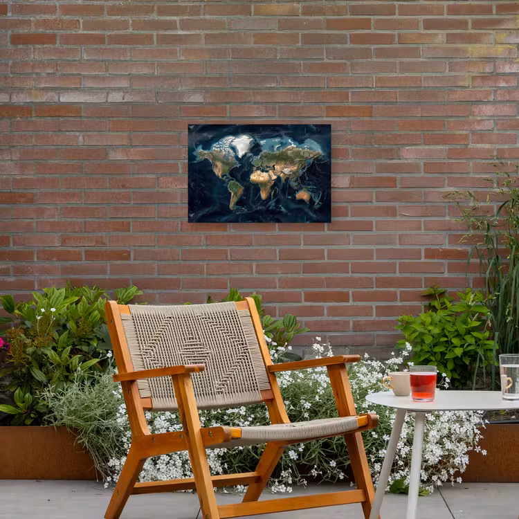Wereldkaart - Realistisch - Gedetailleerd Tuinposter op houten frame 2 cm dik klein -sfeer3