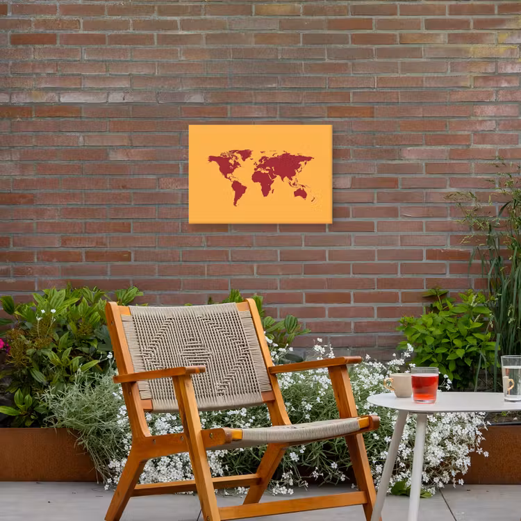 Wereldkaart - Rood - Simpel Tuinposter op houten frame 2 cm dik klein -sfeer3