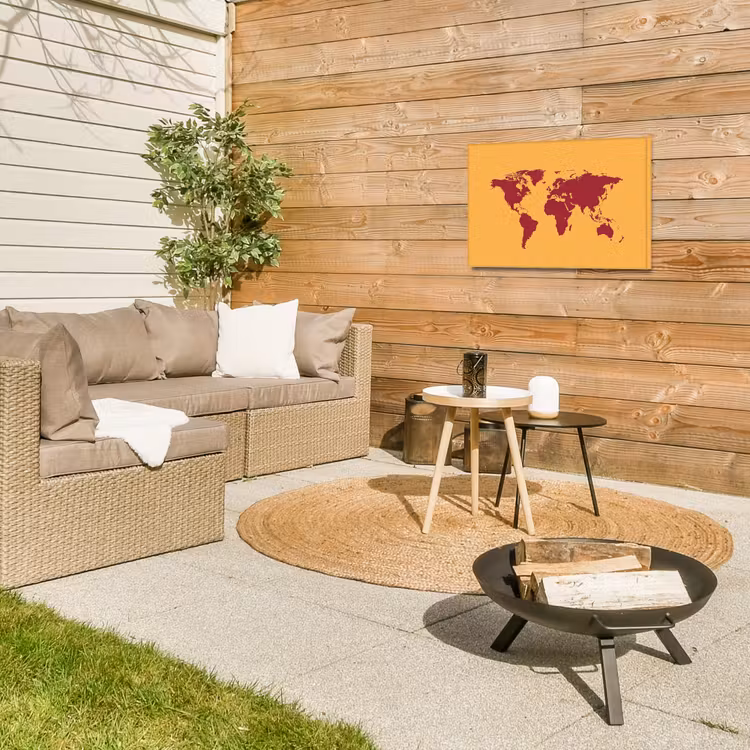 Wereldkaart - Rood - Simpel Tuinposter op houten frame 2 cm dik klein -sfeer2
