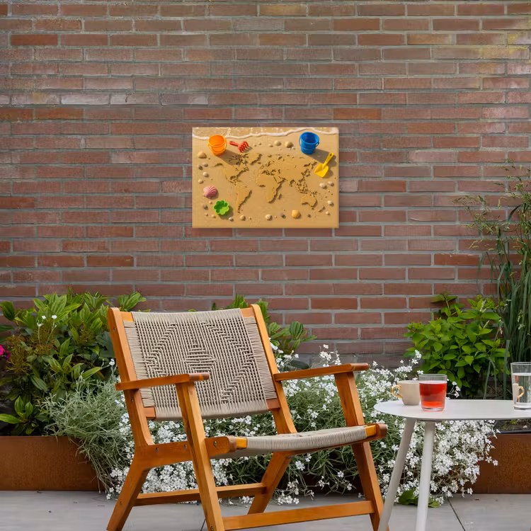 Wereldkaart - Zand - Kleurrijk - Zomer Tuinposter op houten frame 2 cm dik klein -sfeer3