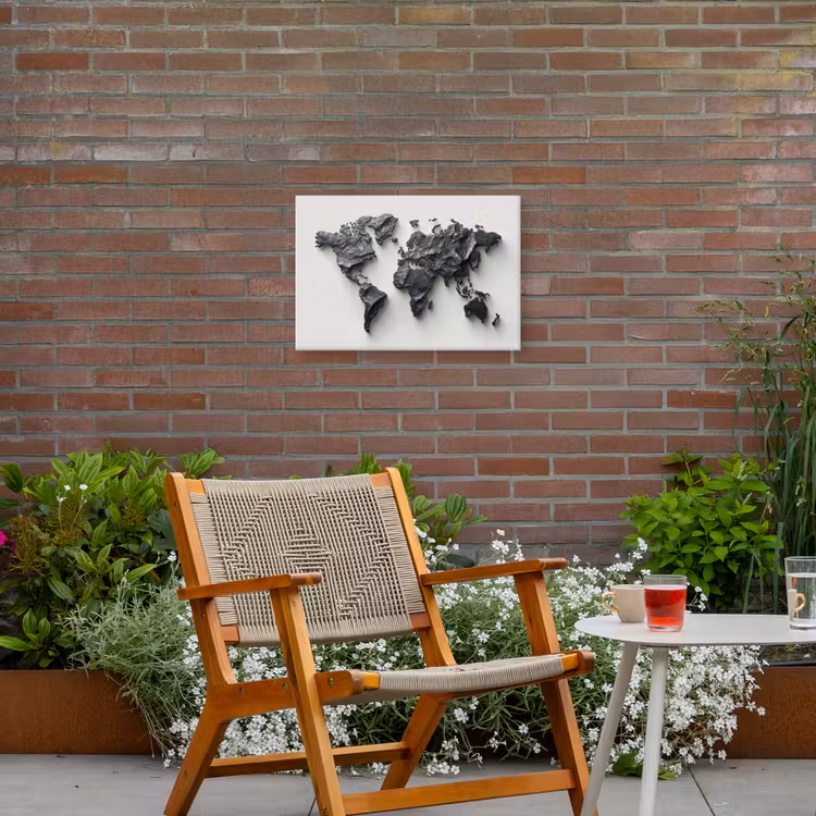 Wereldkaart - Steen - 3D Tuinposter op houten frame 2 cm dik klein -sfeer3
