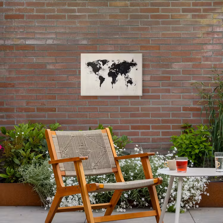 Wereldkaart - Textuur - Verf Tuinposter op houten frame 2 cm dik klein -sfeer3