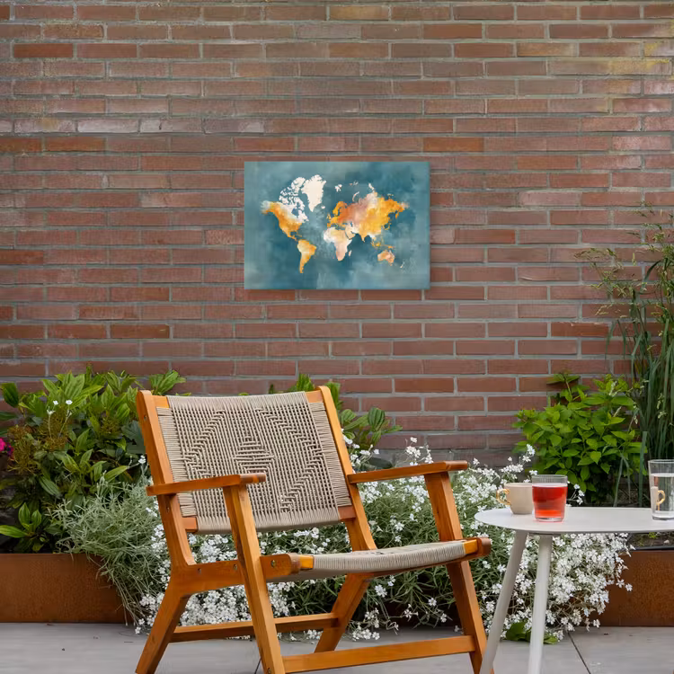 Wereldkaart - Verweerd - Blauw Tuinposter op houten frame 2 cm dik klein -sfeer3