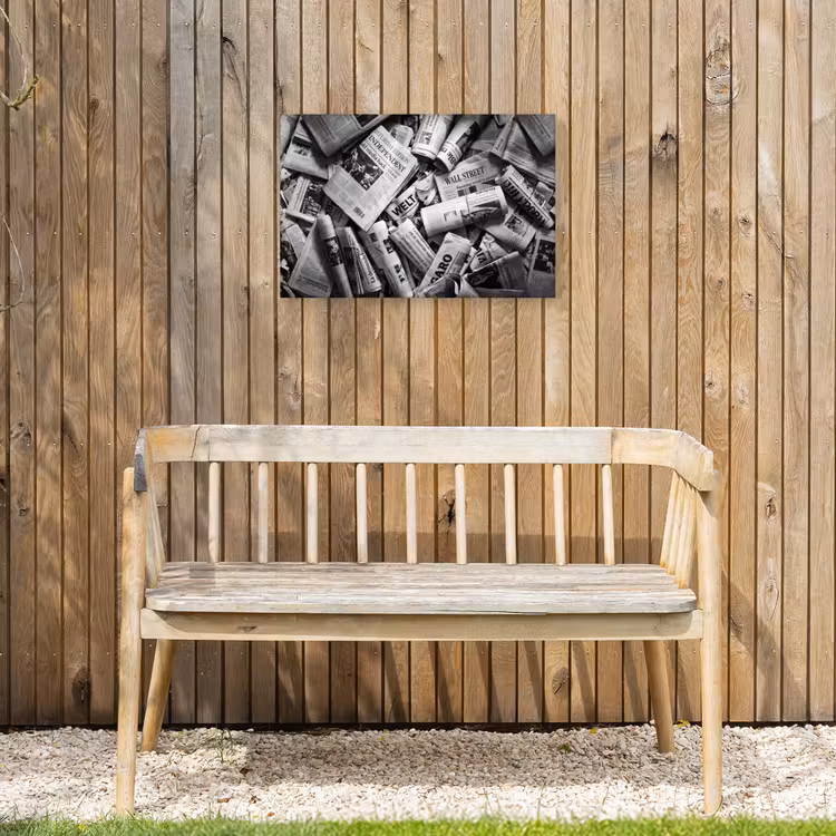 Krant - Stapel - Nieuws - Zwart-wit Tuinposter op houten frame 2 cm dik klein -sfeer4