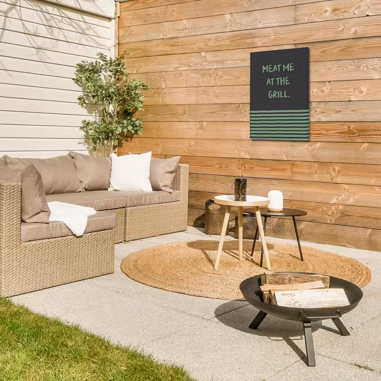 Quote - Groen - Grill - Zomer Tuinposter op houten frame 2 cm dik klein -sfeer2