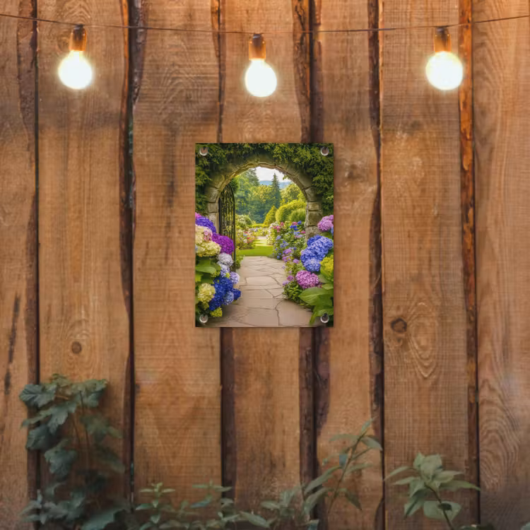 Doorkijk - Poort - Hortensia - Bloementuin tuinposter los doek klein -sfeer1
