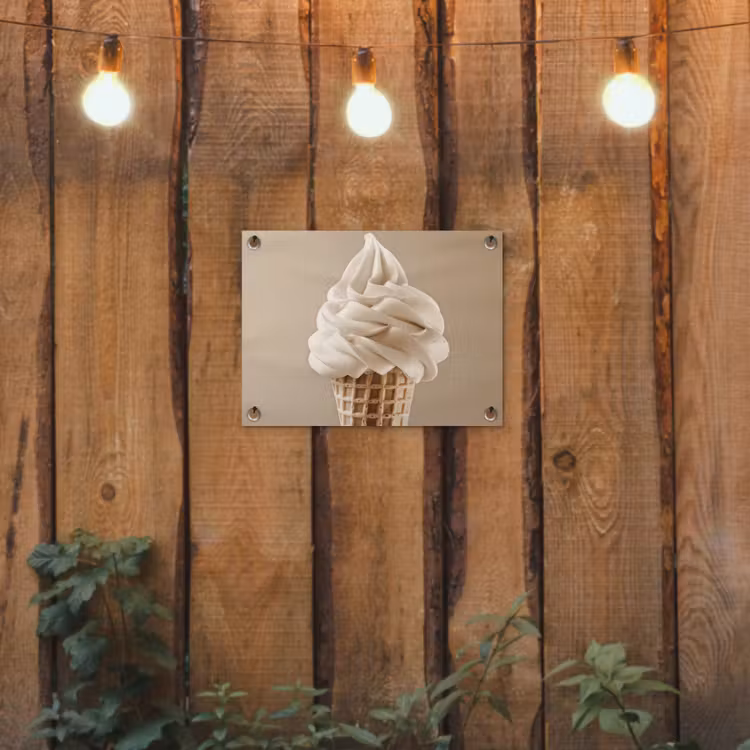 IJs - Softijs - Romig - Hoorntje - Beige tuinposter los doek klein -sfeer1