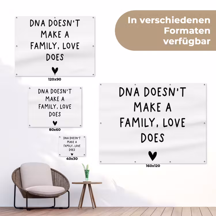 Engelse quote "DNA doesn't make a family, love does" met een hartje op een witte achtergrond tuinposter los doek klein -Xsfeer9_DE